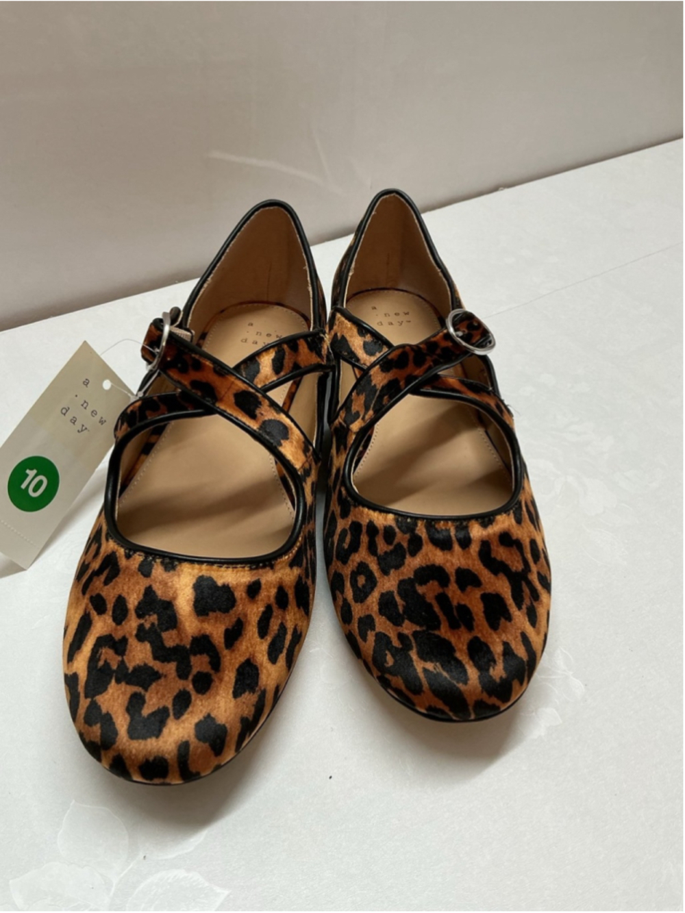 Universal tread shoes size 10